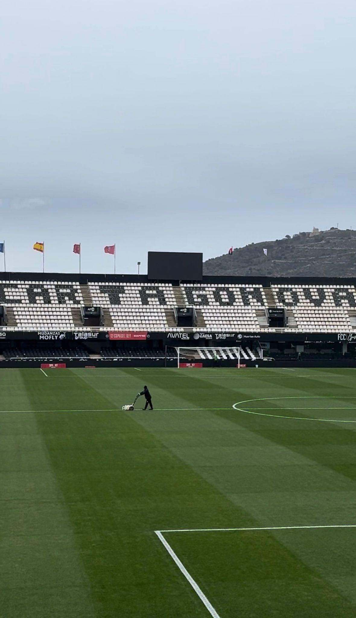 Limpieza Estadio Cartagonova partido Real Madrid Copa del Rey