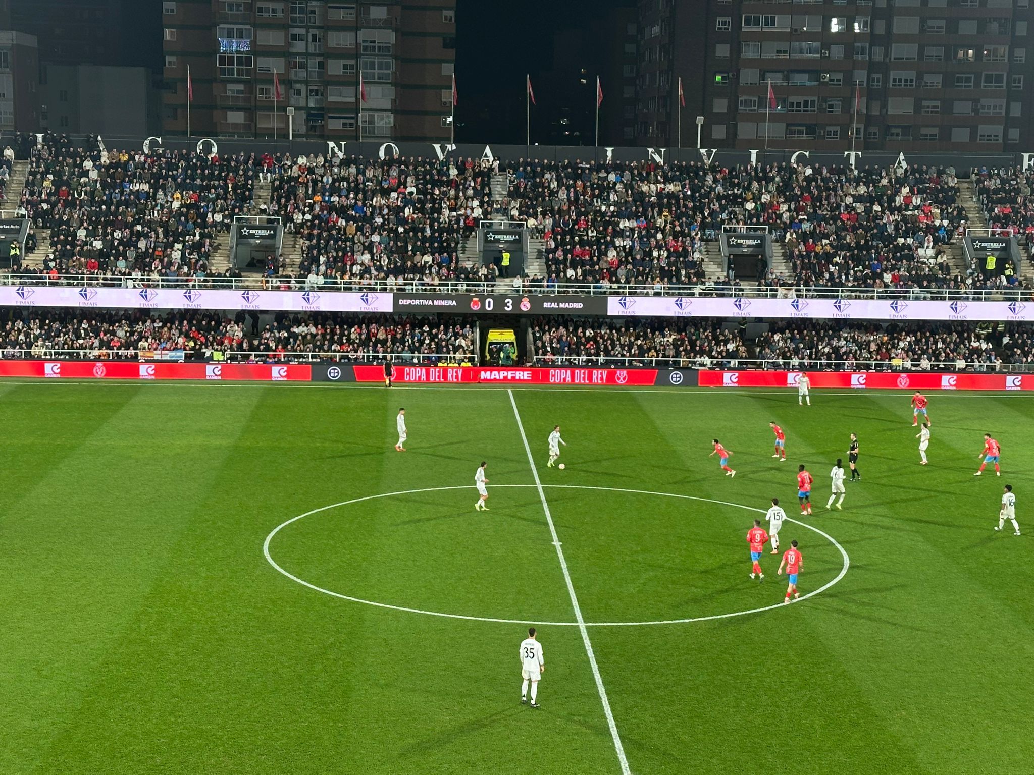 Limpieza Estadio Cartagonova partido Real Madrid Copa del Rey